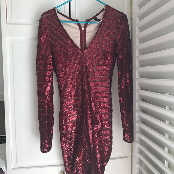 Dresses & Skirts - Deep red sequin dress